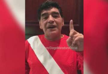 En su dÃ­a, Maradona saludÃ³ a los hinchas de Argentinos