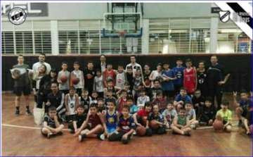 All Boys Comunitario Donaciones Al Basquet Y A La Casa De Jovenes Futbolistas hector Bertoni